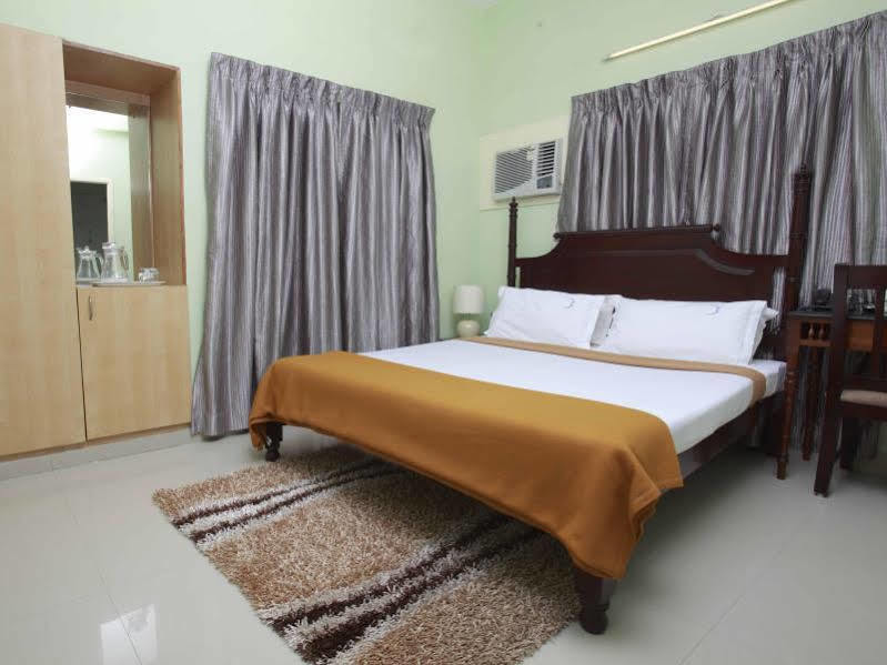 Hotel Crescent Inn Chennai Eksteriør billede