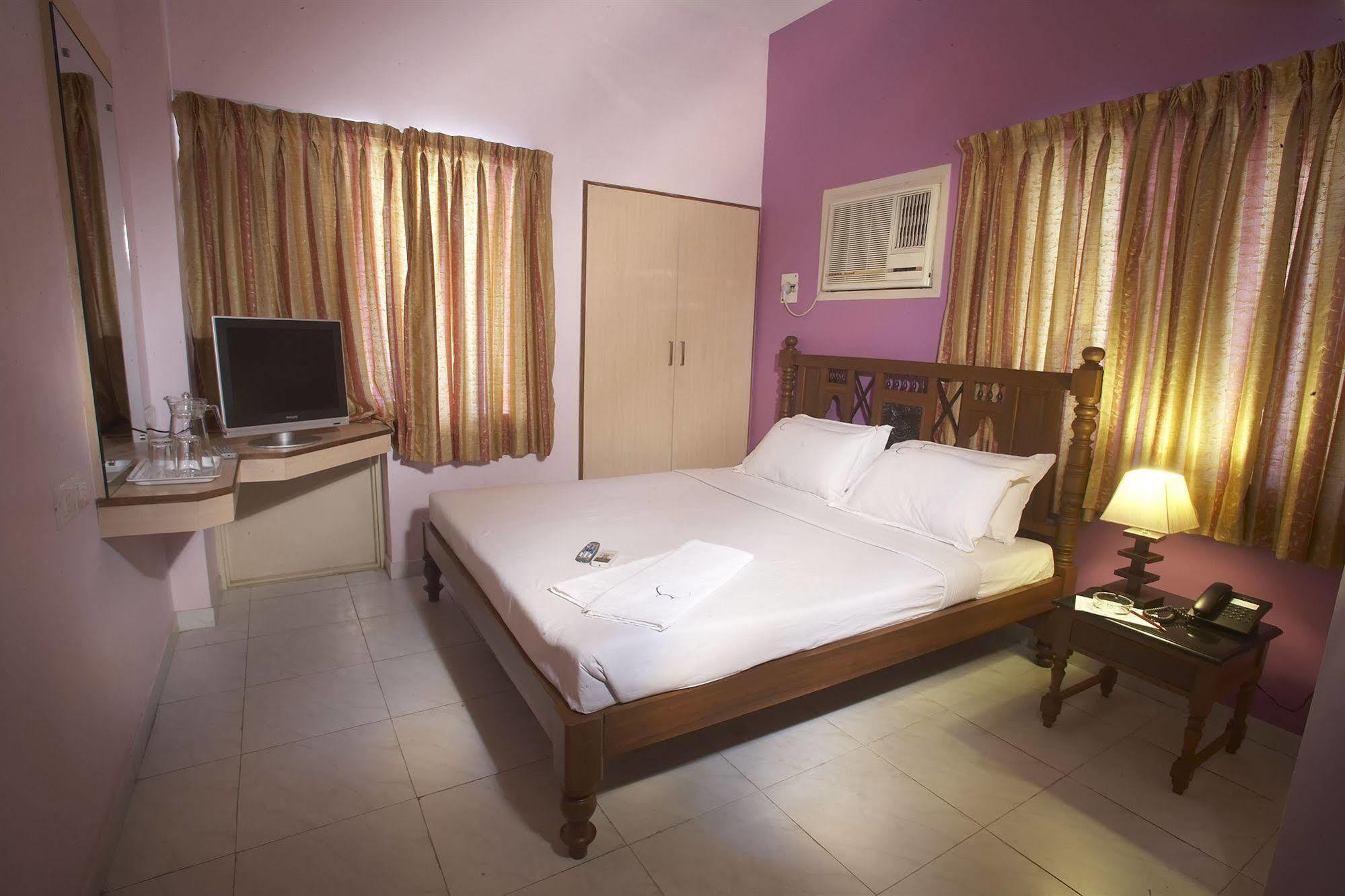 Hotel Crescent Inn Chennai Eksteriør billede
