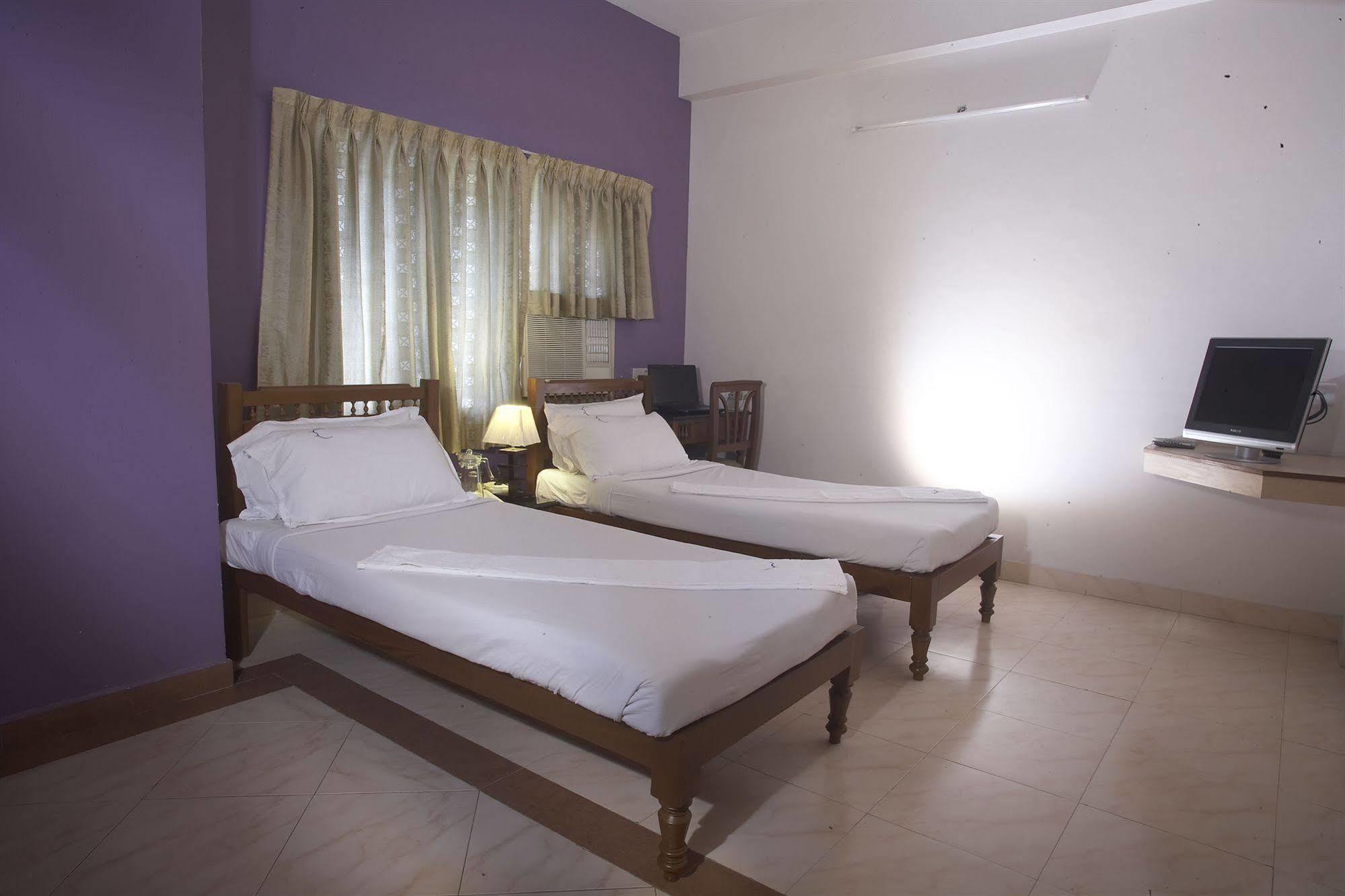 Hotel Crescent Inn Chennai Eksteriør billede