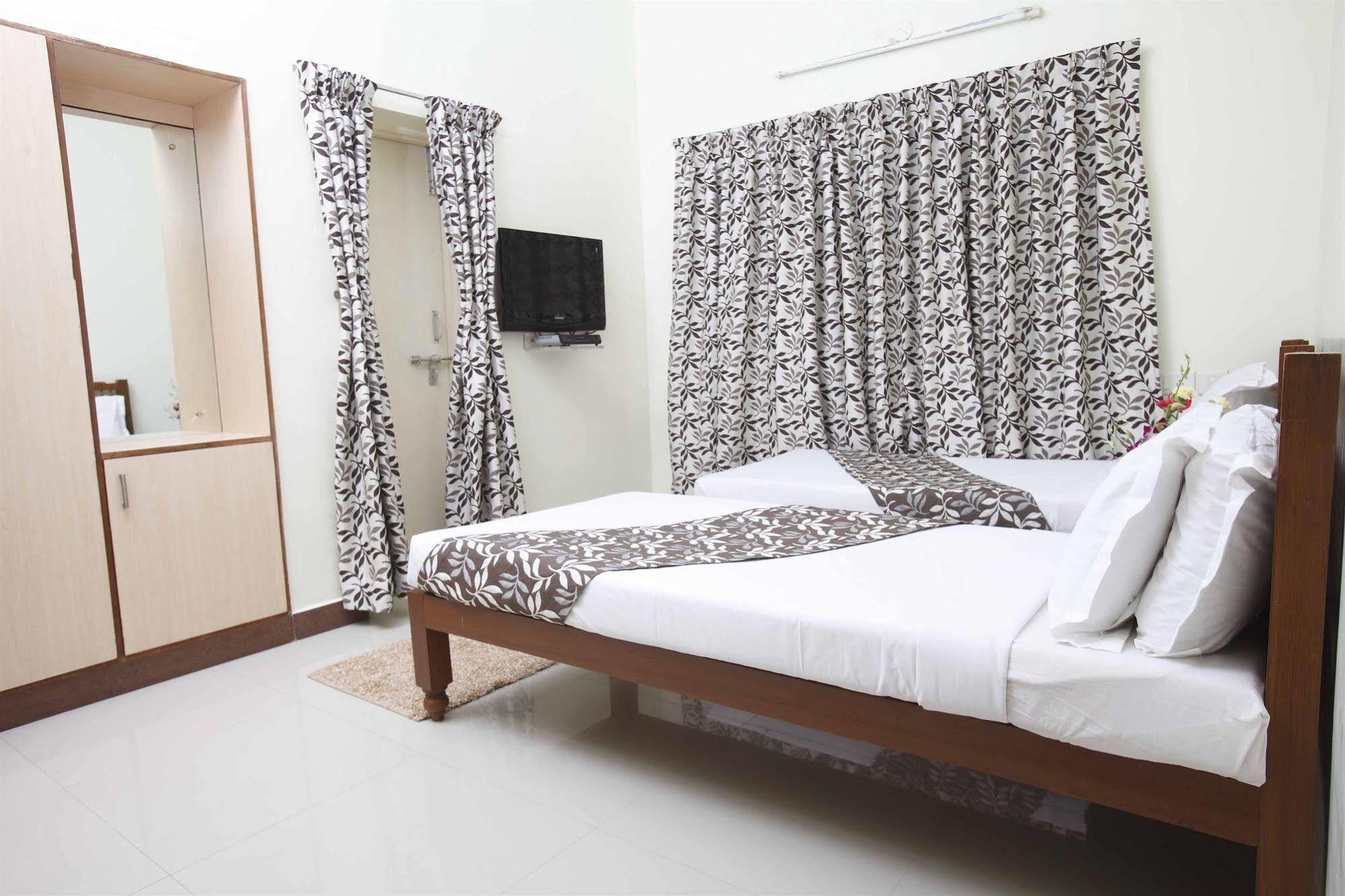 Hotel Crescent Inn Chennai Eksteriør billede