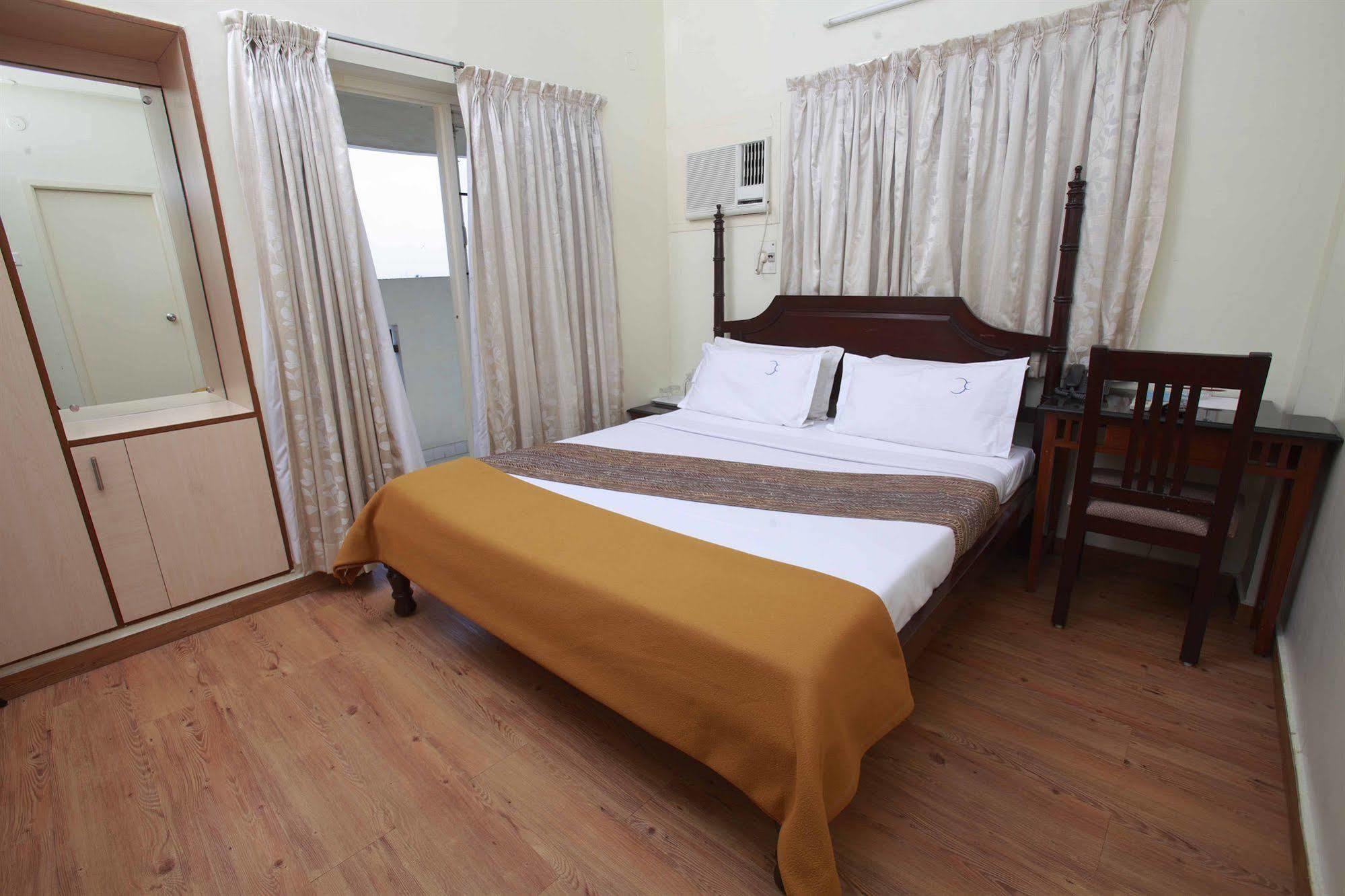 Hotel Crescent Inn Chennai Eksteriør billede