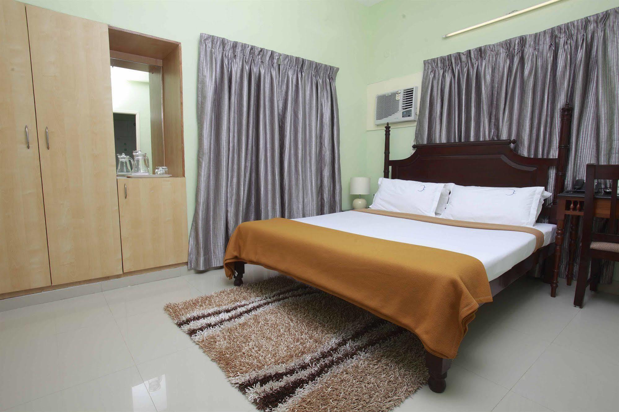 Hotel Crescent Inn Chennai Eksteriør billede
