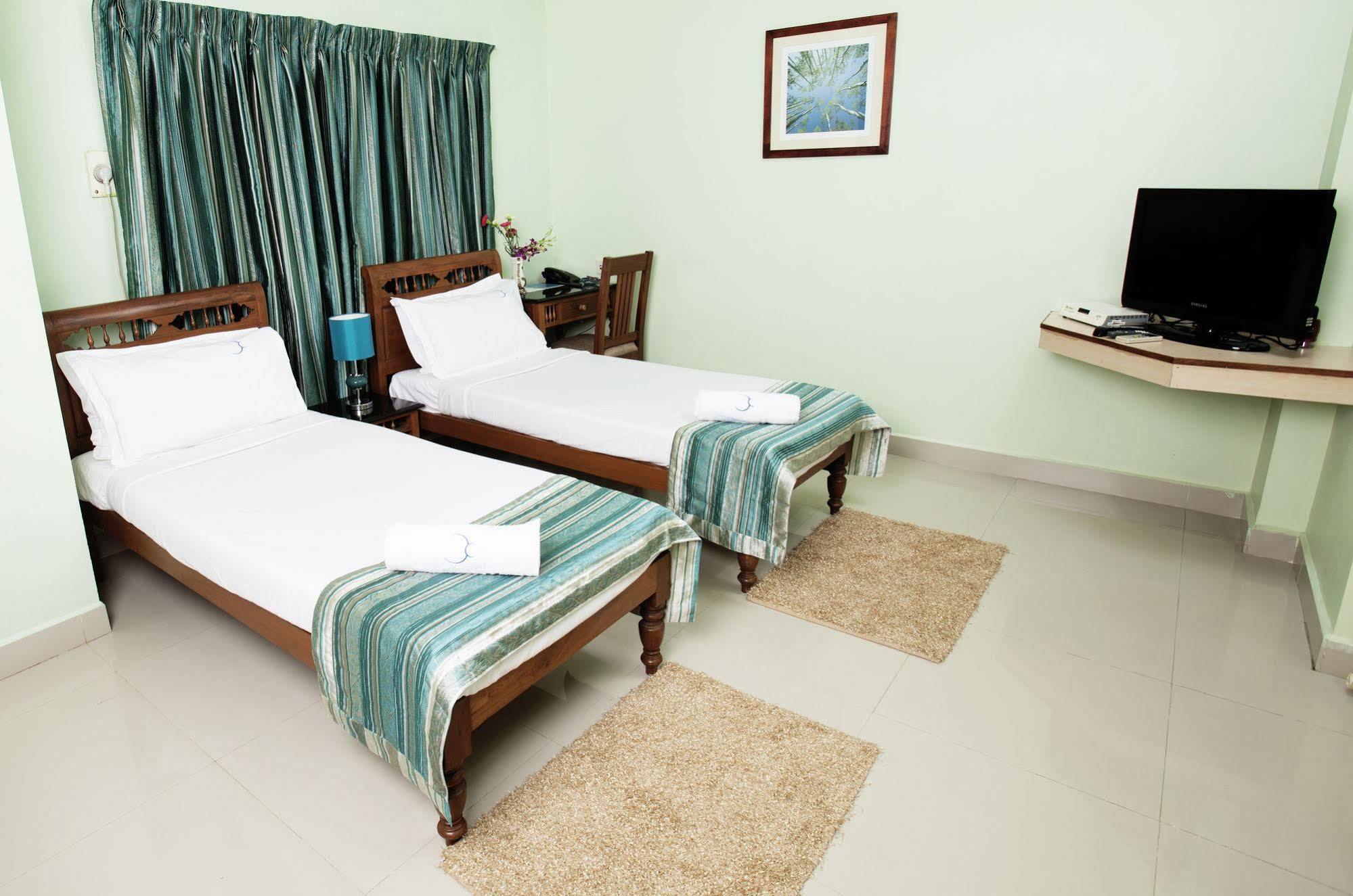 Hotel Crescent Inn Chennai Eksteriør billede