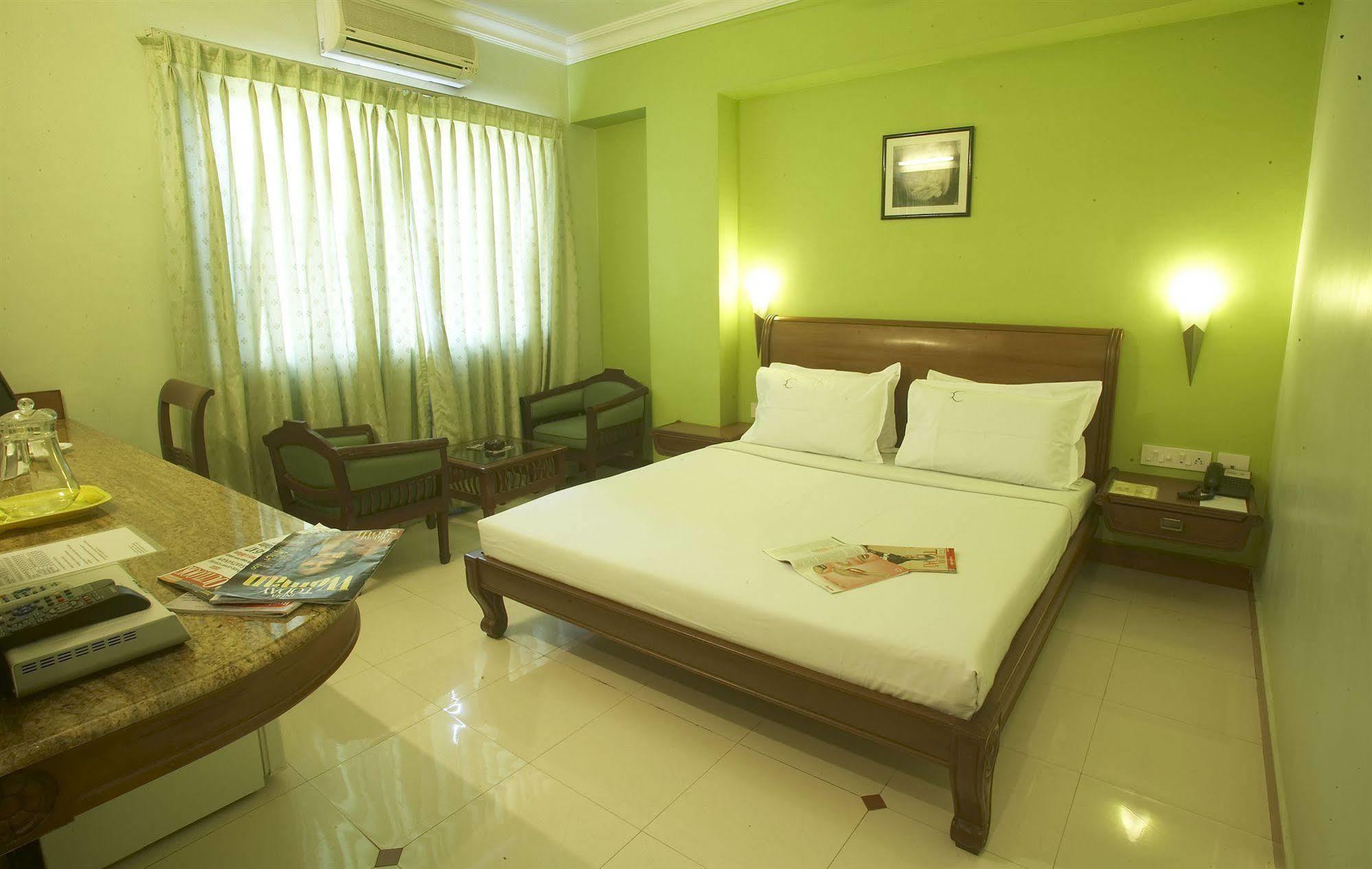 Hotel Crescent Inn Chennai Eksteriør billede
